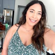 Ashley Henderson's Instagram, Twitter & Facebook