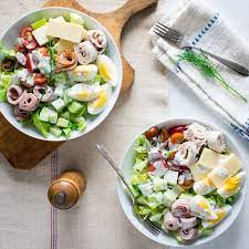 We Hope You Ll Enjoy This Classic Chef S Salad Recipe Fresh Vegetables And Protein Can Be Swapped Around Depen Chef Salad Chef Salad Recipes Salad Inspiration