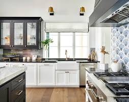 Black Glass Front Upper Cabinets Mismatched With White Lower Cabinets Accented With Brass Hardware In A Contemporary In 2020 Contemporary Kitchen White Kitchen Kitchen