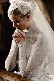 Grace Kelly On Her Wedding In 1956 Grace Kelly Wedding Dress Grace Kelly Wedding Princess Grace Kelly