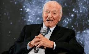 He is a writer and actor, known for superquark (1995), il giorno prima (1987) and la storia delle invenzioni (1959). Piero Angela Da Giovane Ero Un Poveretto Tutto Entusiasmo