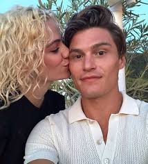 Pixie Lott reveals she wants to fit in SIX more hen dos before she marries  fiancé Oliver Cheshire