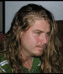 Anyone know of a good car detailer that will come to your home? ￼