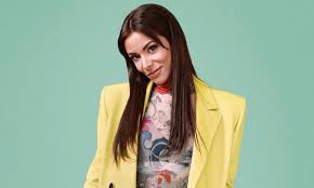 Greffe, complément capillaire ou poudre de cheveux ? Shy M Adopte La Coupe Afro Et C Est Canon