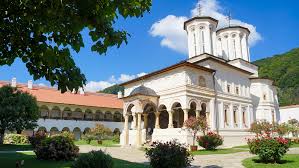 Ctitorită de neagoe basarab, domn al țării românești între 1512 și 1517, mănăstirea curtea de argeş reprezintă o adevarată capodoperă a arhitecturii româneşti, iar legenda ridicării sale nu face decât să îi. Mr Tripp