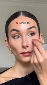 Victoria Tompkins's Instagram, Twitter & Facebook