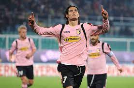 Con il gol segnato ieri al livorno, ilja nestorovski ha raggiunto quota 38 reti con la maglia rosanero, superando così edinson cavani, rimasto a. Squawka Football A Twitteren Edinson Cavani S Record For Palermo 117 Games 37 Goals The Uruguayan Has Scored 20 Goals In Nine Straight Seasons Https T Co Iefgmn4oy6
