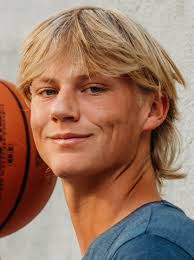 Jennifer Mosqueda's Instagram, Twitter & Facebook