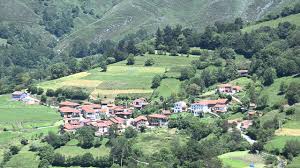 ¿te animas entonces a viajar a campo de caso? Pueblo De Tozu Campo De Caso Asturias Youtube