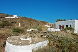 Ο φόβος είναι πια μέσα στα σπίτια για τις. Folegandros One Island Endless Choices