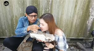 Nella kharisma dan dory harsa sering kali jadi sorotan banyak orang. Nella Kharisma Disuapi Makanan Oleh Seorang Pria Tampan Di Depan Sang Suami Rupanya Bukan Orang Sembarangan Semua Halaman Sajian Sedap