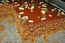 Für den mürbeteig wird mehl, butter, wasser und salz rasch zu einem elastischen teig geknetet (das geht auch gut mit der küchenmaschine). Zucchini Karotten Kuchen Mit Pinienkernen Von Stanze Chefkoch Karotten Kuchen Zucchini Kuchen Schokoladen Zucchini Kuchen