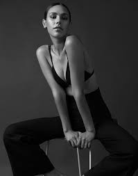A Pose For A Model To Try In A Photoshoot Photography Photographytips Model Models Photoshoot Studio Model Photography Models Photoshoot