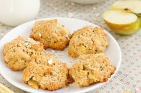 I biscotti morbidi alle mele con ricotta sono strabuoni e non deludono mai. Biscotti Alle Mele E Noci Pronti In 5 Minuti Morbidi E Croccanti