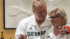 Cet attaquant réputé pour son jeu de tête et ses qualités physiques a remporté notamment le championnat d'europe de le parcours professionnel de hrubesch fut assez atypique. Neid And Hrubesch Return With A Medal Around Our Neck Dfb Deutscher Fussball Bund E V