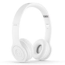 Amazon Com Beats Solo Hd On Ear Headphone Drenched In White Beats By Dre Electronics White Beats Headphones Beats Headphones Wireless White Headphones