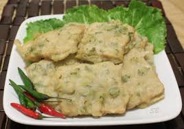 Panaskan minyak lalu goreng tempe hingga berwarna coklat gelap. Resep Jajanan Olahan Tempe Ternyata Viral