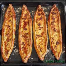 Kasarli Kir Pidesi Tarifi Yemek Tarifler Yemek Tarifleri