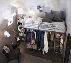 It offers a series of creative ideas that result in dorm room spaces that are personalized and unique to the design preferences of those who use them. Ikea Nederland Interieur Online Bestellen Ikea Loft Bed Small Room Design Apartment Bedroom Decor
