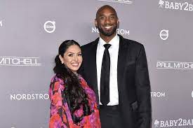 However, when kobe bryant won the nba 2001 championship, the star was seen crying while holding the trophy. Kobe Bryant S Wife Vanessa Can T Finish A Sentence Without Crying