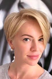 Short layered haircuts are the best hairstyling option for women who have thick hair. Pin On Hair