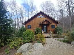 Nestled in the asheville wooded mountains with secluded hiking trails and water falls yet quick access to the blue ridge pkwy, downtown asheville, biltmore estates and other attractions. Tom S Trophy Our Two Bedroom Charmer Aufnahme Von Asheville Cabins Of Willow Winds Tripadvisor