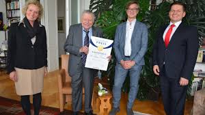 By traudi portisch, hugo portisch, uwe passauer. Hans Strobitzer Preis Hugo Portisch Und Verena Gleitsmann Vom Pressverein Der Diozese St Polten Geehrt