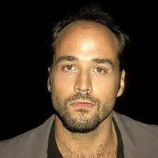 Pelucas, peluquitas y pelucones (y algún implante)