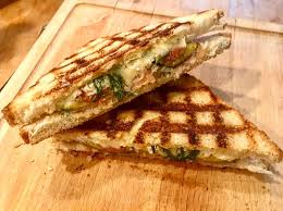 Sandwich Mit Lachs Feige Und Camenbert Der Schnelle Snack Vom Grill Bbq Grillen Food Foodie Rezepte Lachs Happchen Rezepte Essen Und Trinken