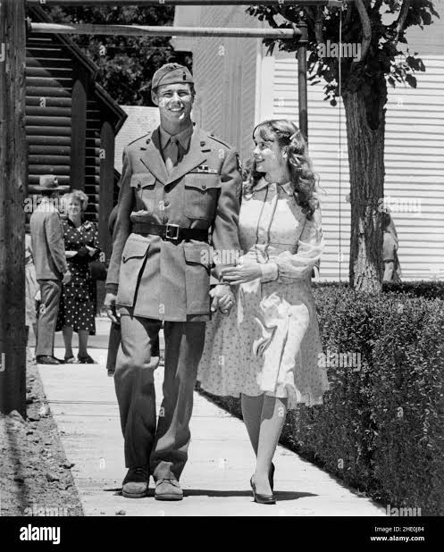 Jan-Michael Vincent, Glynnis O'Connor, on-set of the Film, "Baby Blue Marine",  Columbia Pictures, 1976 Stock Photo - Alamy