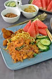 Dengan di tambah bumbu yang bervariasi dan rempah yang beragam, akan menambah cita rasa nikmat pada menu makanan sederhana ini. Resepi Bihun Goreng Paling Senang Dan Sedap Qasey Honey