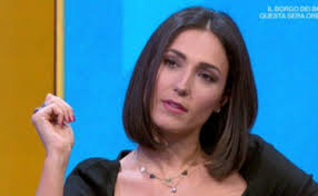 28 maggio 2021, 0:48 am. Caterina Balivo Il Fesso Di Instagram Tu Prendi Il Sole In Terrazzo E Tuo Marito Libero Quotidiano