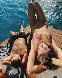 Dua Lipa Leaked Photo - Bikini & Sexy Images