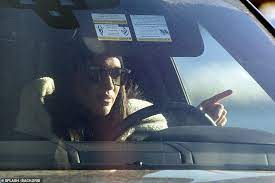 Holly raised megan by herself for eight years before megan's dad was released from prison. Meghan Markle Drives Herself To Canadian Airport To Pick Up A Pal Airport Photos Meghan Markle Markle