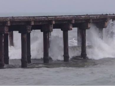 Cyclone Arnab Landfall live-updates-landfall-tracker-imd-weather-forecast-heavy-rain-alert-andhra-pradesh-odisha-live-news
