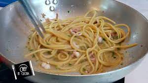 Un classico della cucina moderna poiché semplice e veloce. Chef In Cucina Spaghetti Con I Moscardini Youtube