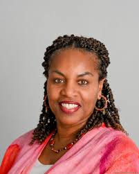 Roslyn Davis's Instagram, Twitter & Facebook