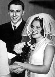 Коржаков александр васильевич только через 7 лет после окончания школы решил продолжить свое образование и поступает во всесоюзный юридический заочный институт, который и оканчивает в 1980 году. Aleksandr Korzhakov Biografiya Informaciya Lichnaya Zhizn Foto Video