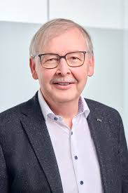 Je ein Spital in Thun + Zweisimmen für Bevölkerung und Touristen