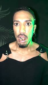 Halloween hangover got us like, #superworms #nottheboreworms  #handsonexotics #exoticanimals #animalwrangler #bugs #creepy #keto