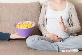 Jadi si ibu semestinya memerlukan makanan dan bijirin yang sihat untuk memastikan kesihatan sendiri dan kesihatan dalam kandungan(baby). 11 Makanan Yang Dilarang Untuk Ibu Hamil Dan Bahayanya