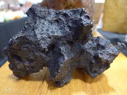 Berikut cara mengetahui ciri/tanda tanah mengandung emas : Batu Meteorit Bisa Ditemukan Di Bumi Apa Ciri Ciri Batu Meteorit Semua Halaman Bobo