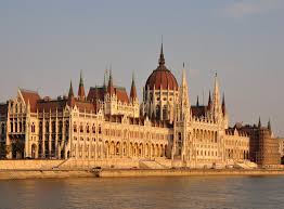 Its architectural constructions are highly interesting for all lovers of art, history and tourism. Besichtigung Des Ungarischen Parlaments In Budapest Happytovisit Com