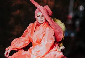 Baru sahaja selesai membuat kejutan di acara raising star di rcti. Siti Nurhaliza S Name Inscribed On Adelaide S Walk Of Fame The Star
