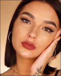 Monique Lowe's Instagram, Twitter & Facebook