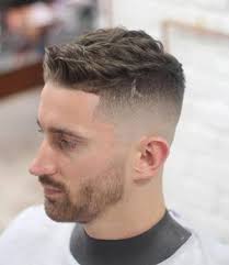 Gaya rambut pendek pria model pompadour ini sangat cocok buat kamu yang memiliki bentuk wajah oval. Contoh Model Rambut Panjang Keriting Pria Terbaru Kataucap