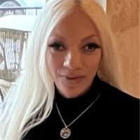 Chanda Holcomb's Instagram, Twitter & Facebook