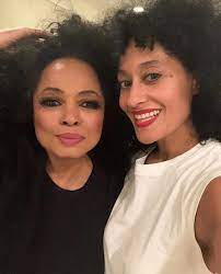Viaţa ca fiică a Dianei Ross. Tracee Ellis Ross se confesează