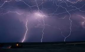 Des chutes de grêle sont rapportées en ardèche. Video Orages Trente Neuf Departements Places En Vigilance Orange Par Meteo France