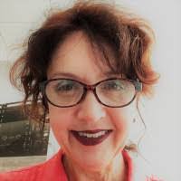 Deirdre Combs's Instagram, Twitter & Facebook